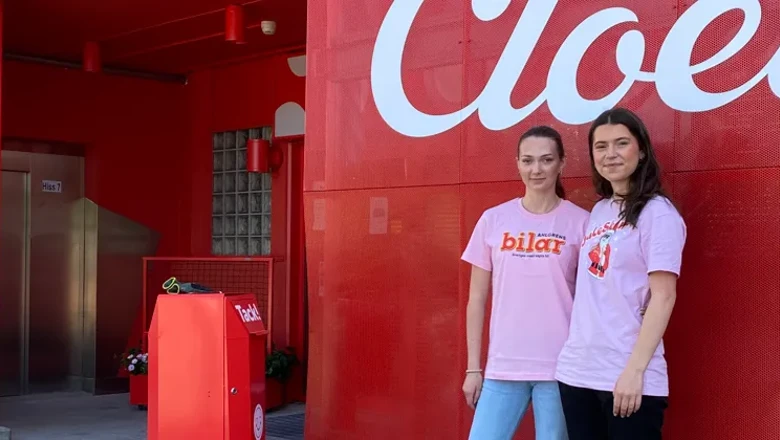 Alice och Julia framför Cloettabutiken.