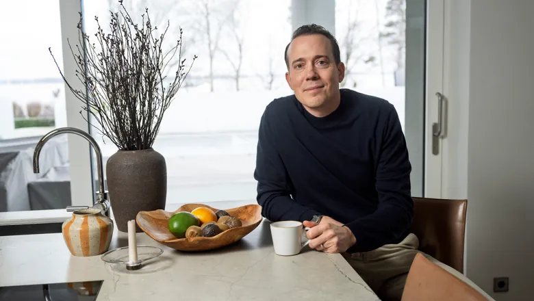 Mattias Weinhandl hemma i sitt kök