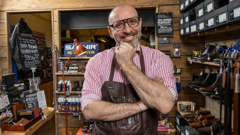 Ender Dag i sin butik